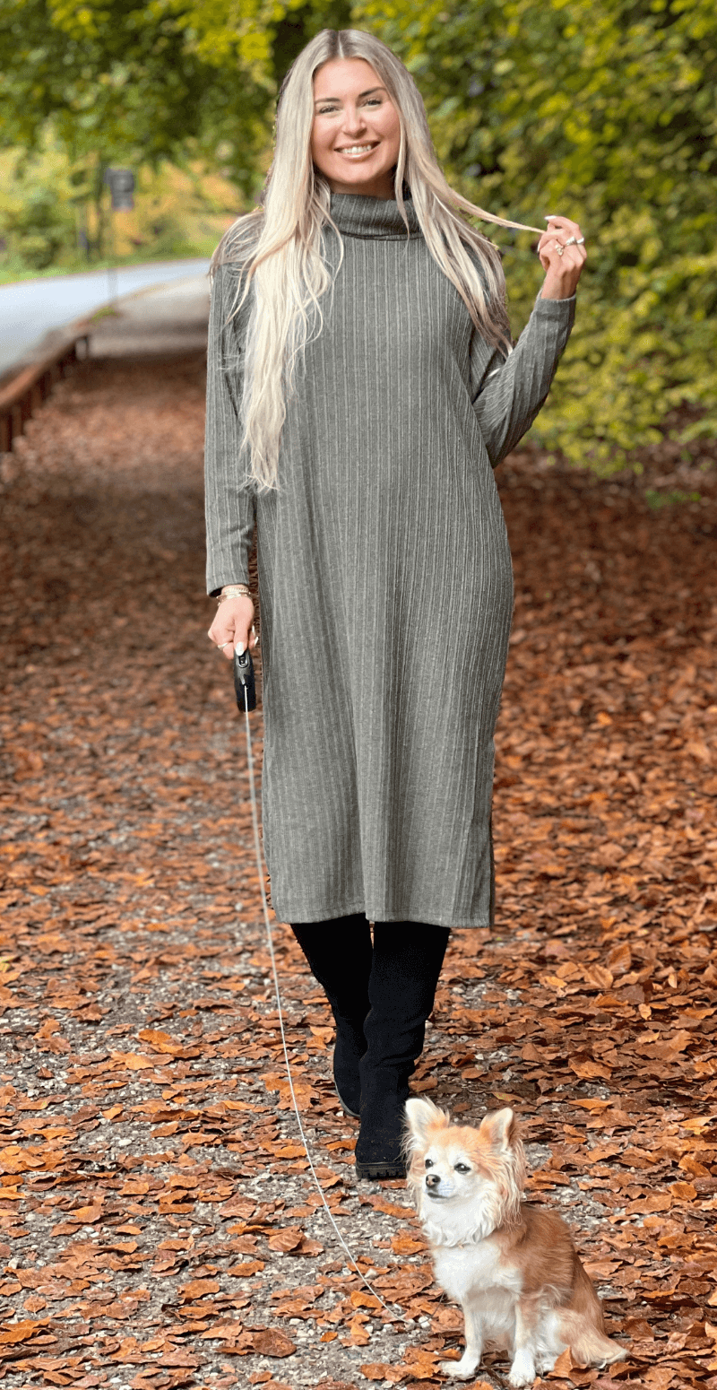 Ghita kjole med høj hals khaki