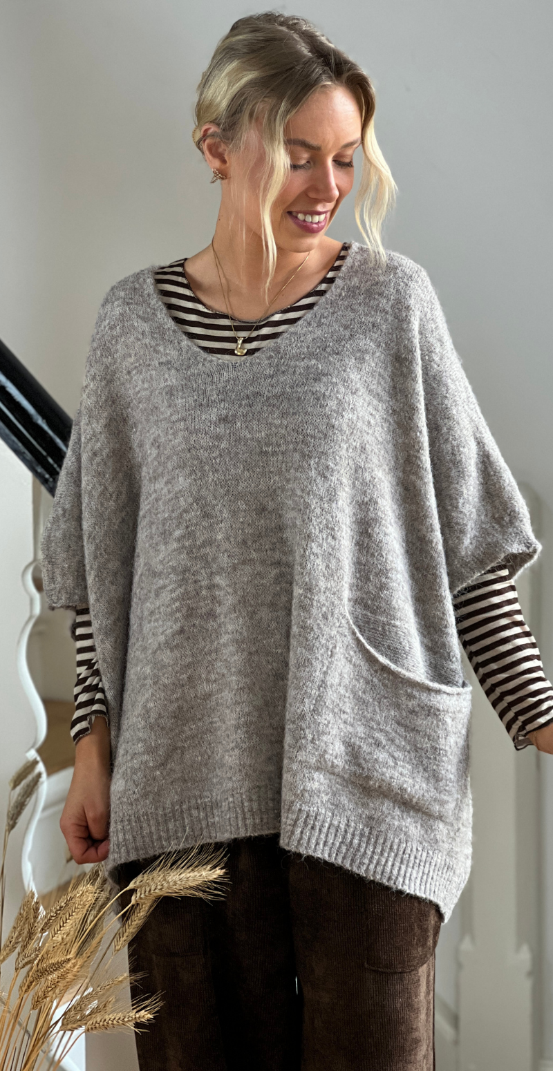 Doris strikvest med lomme og v-hals taupe LikeLondon