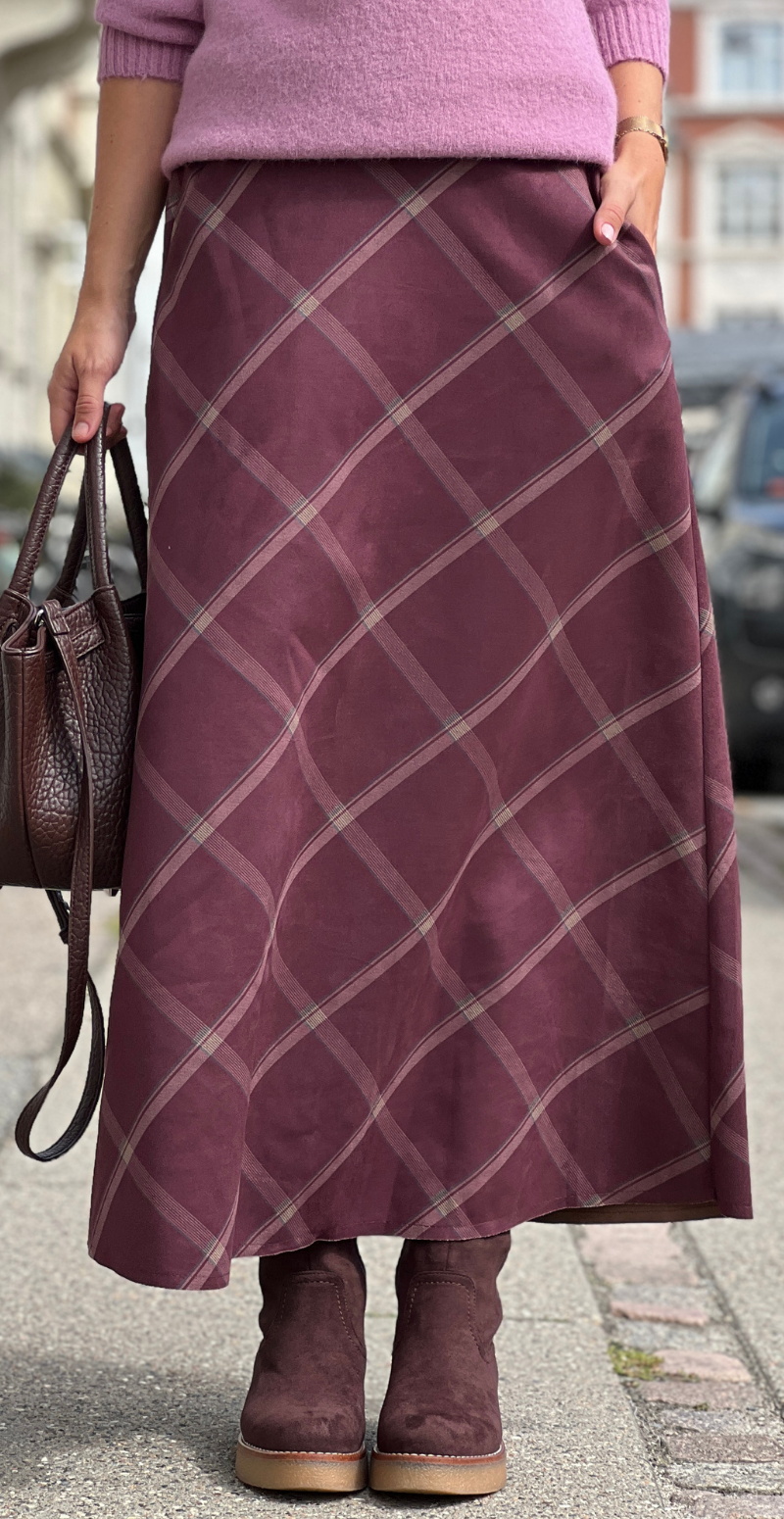 Ludwiga lang ternet nederdel med lommer i ruskind burgundy LikeLondon