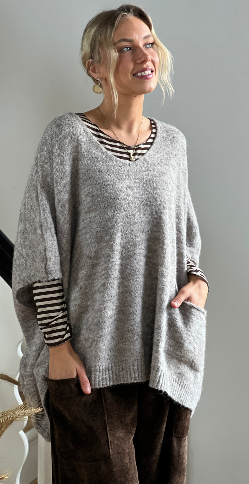 Doris strikvest med lomme og v-hals taupe LikeLondon