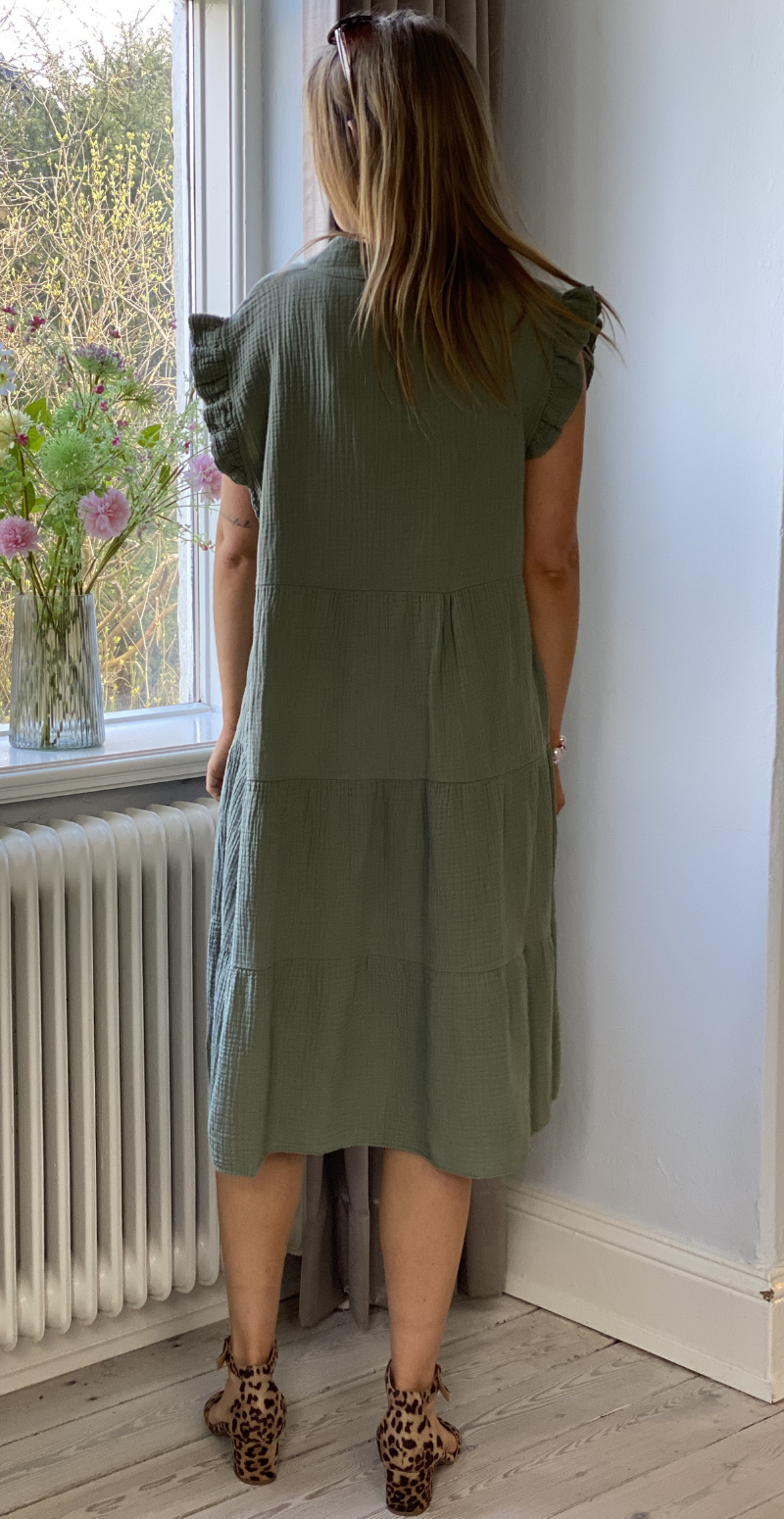Fransiska kort kjole med peplum og korte ærmer khaki LikeLondon