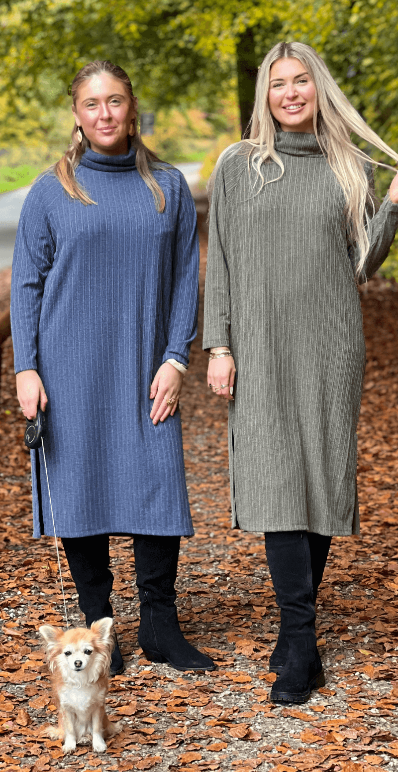 Ghita kjole med høj hals navy