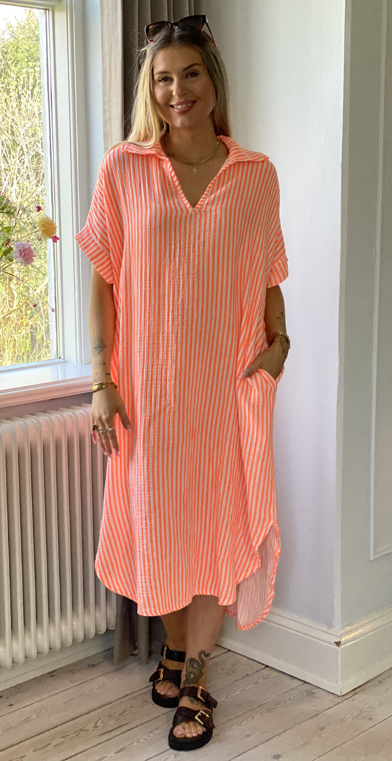Freya stribet kjole med krave og lommer orange LikeLondon