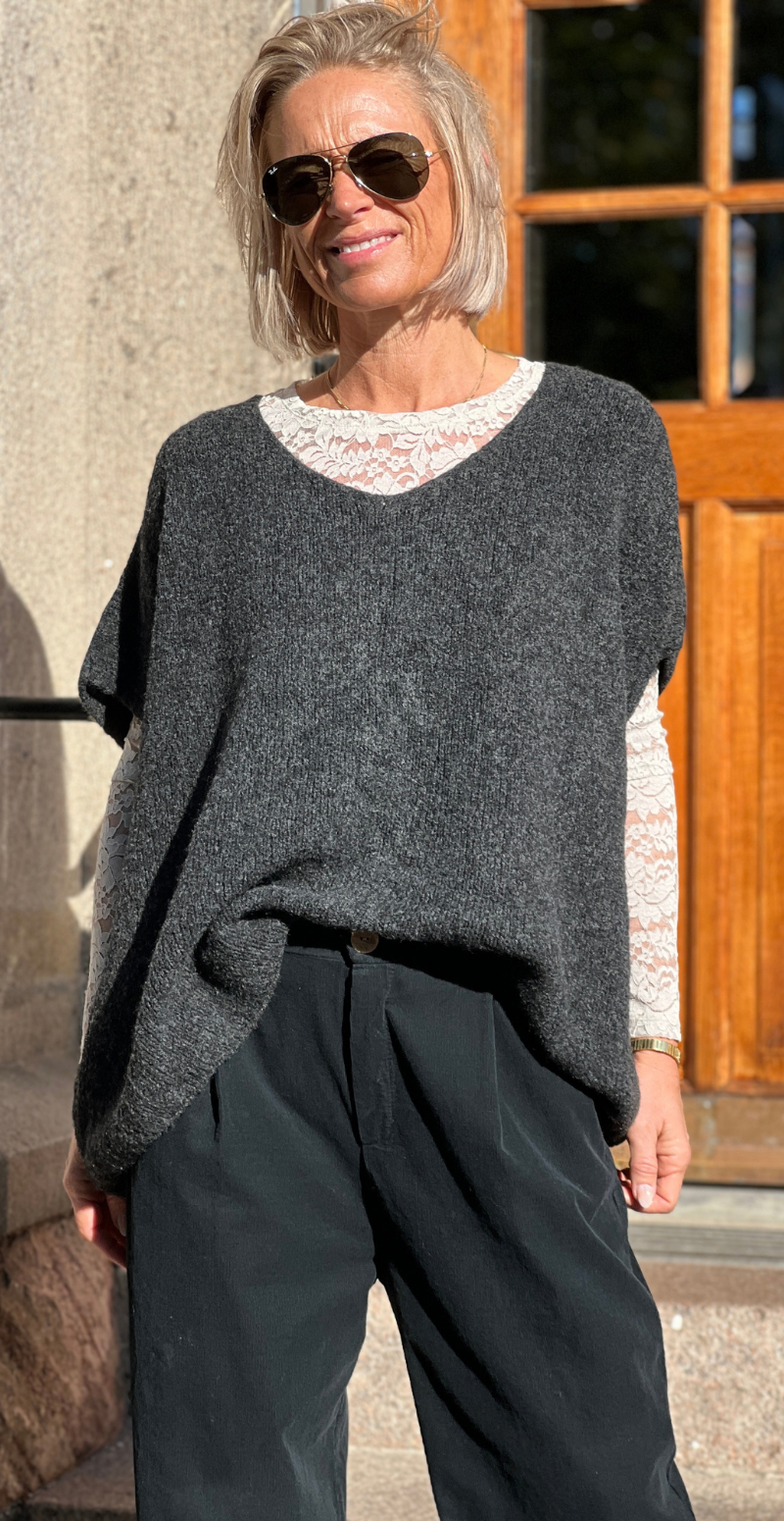 Sigga strikket oversized vest med v-hals sort LikeLondon