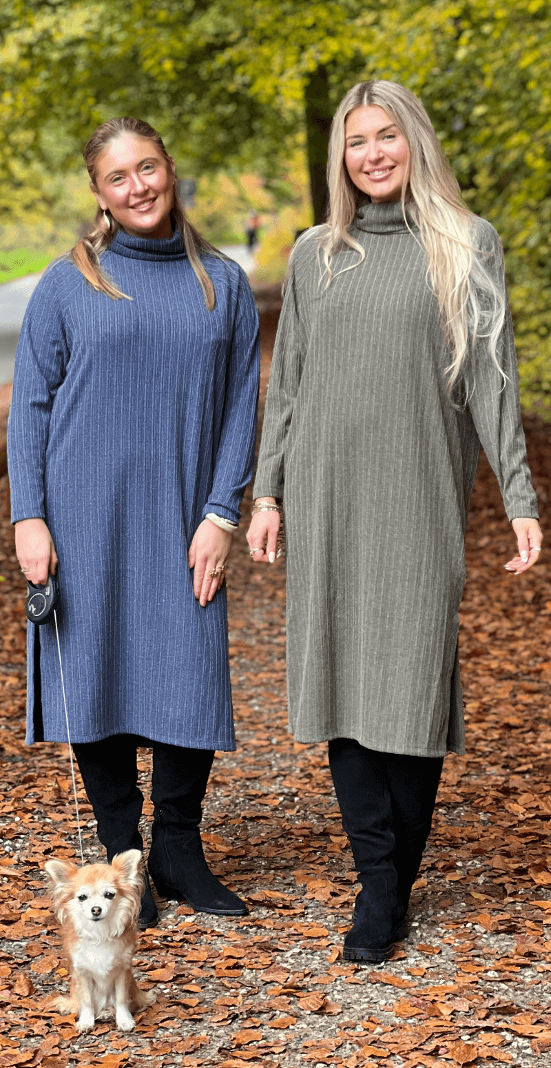 Ghita kjole med høj hals navy