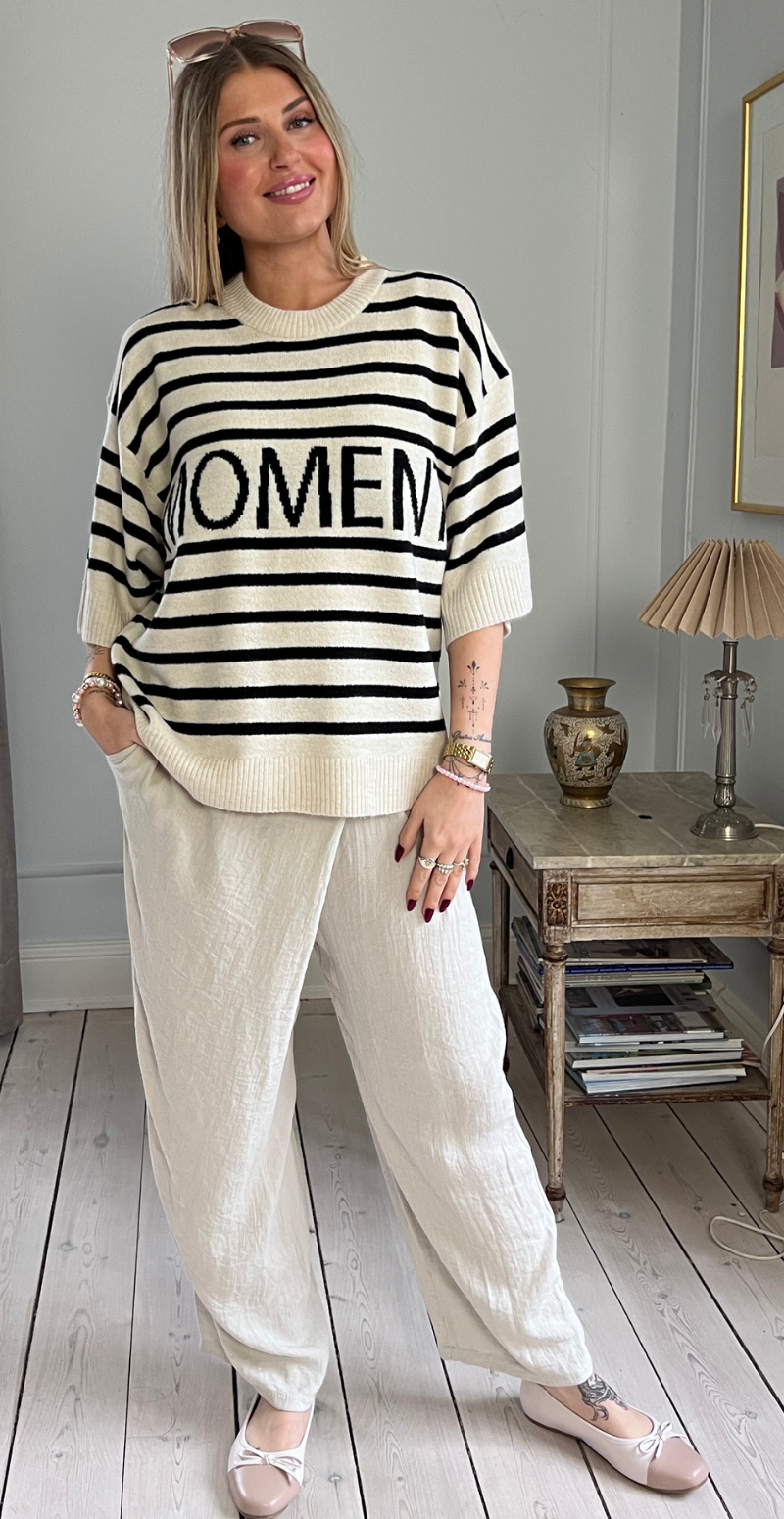 Orlean pullover med striber og "Moment" off-white LikeLondon