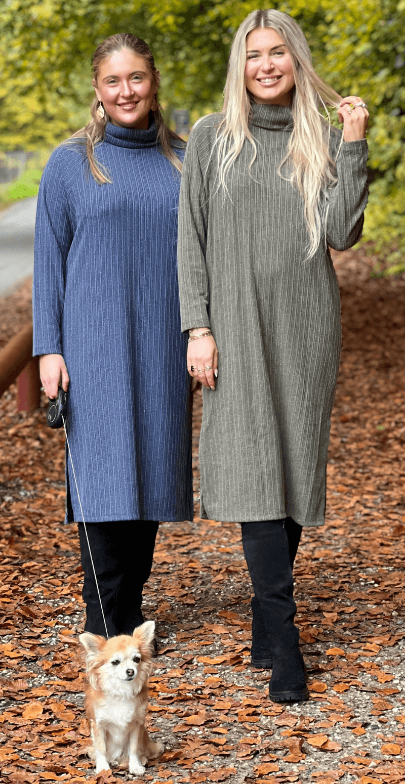 Ghita kjole med høj hals navy