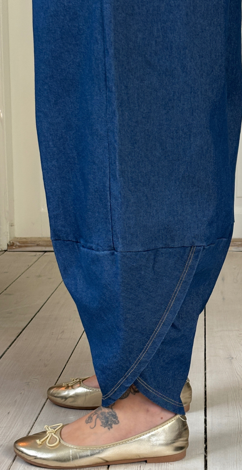 Forudbestil uge 9 Rosia denimbukser med slids og lommer foran dark blue LikeLondon