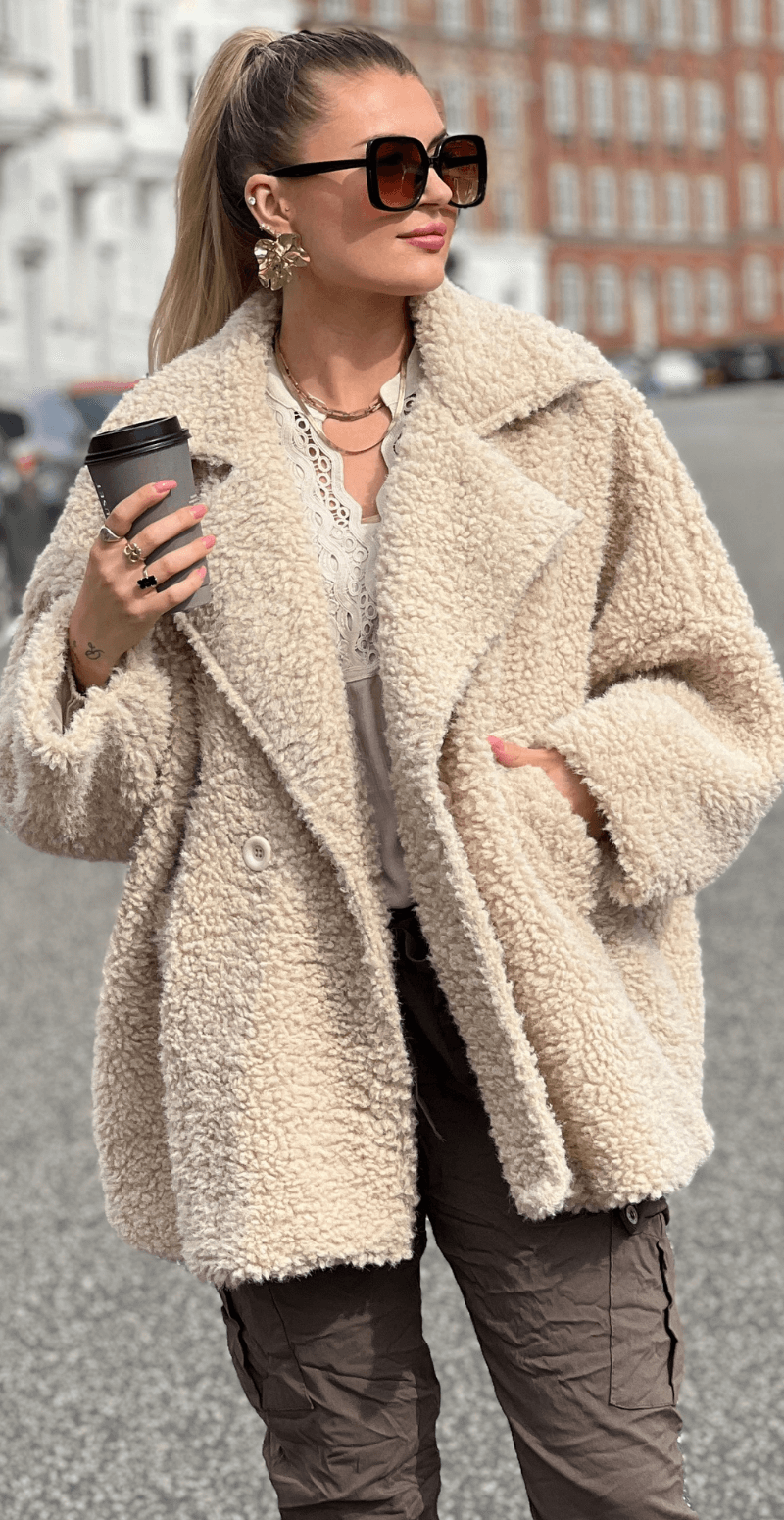 Marcella oversized teddy jakke med lommer beige LikeLondon