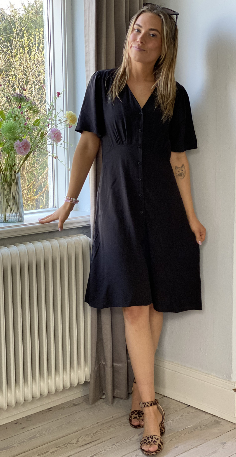 Joella kort kjole med v-hals meteorite B.young