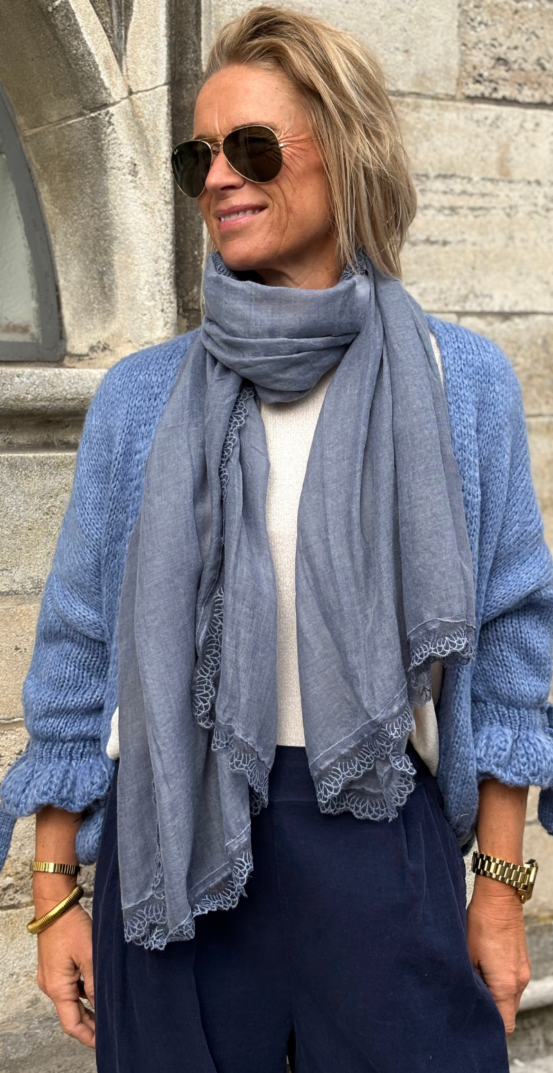 TØRKLÆDE MED BLONDEKANT JEANS LIKELONDON