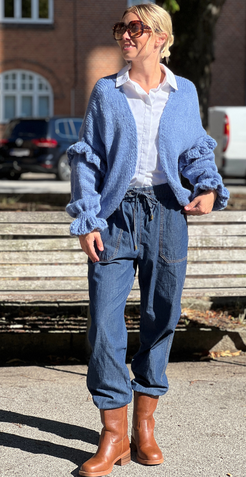 Skylar strikcardigan med flæsedetaljer på ærmet jeans LikeLondon