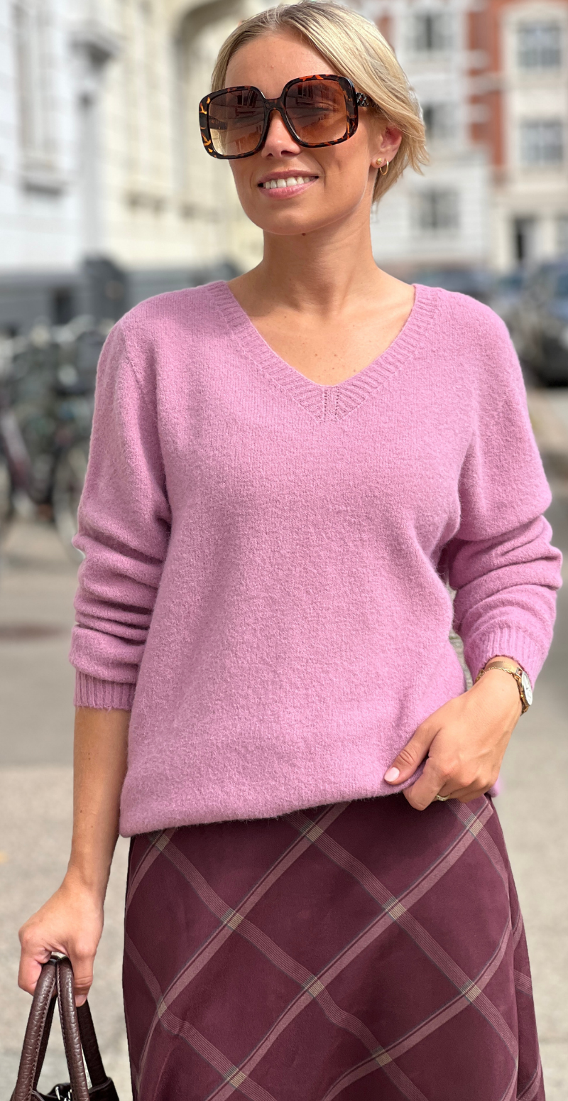 Karen ensfarvet strikbluse med v-hals onion LikeLondon