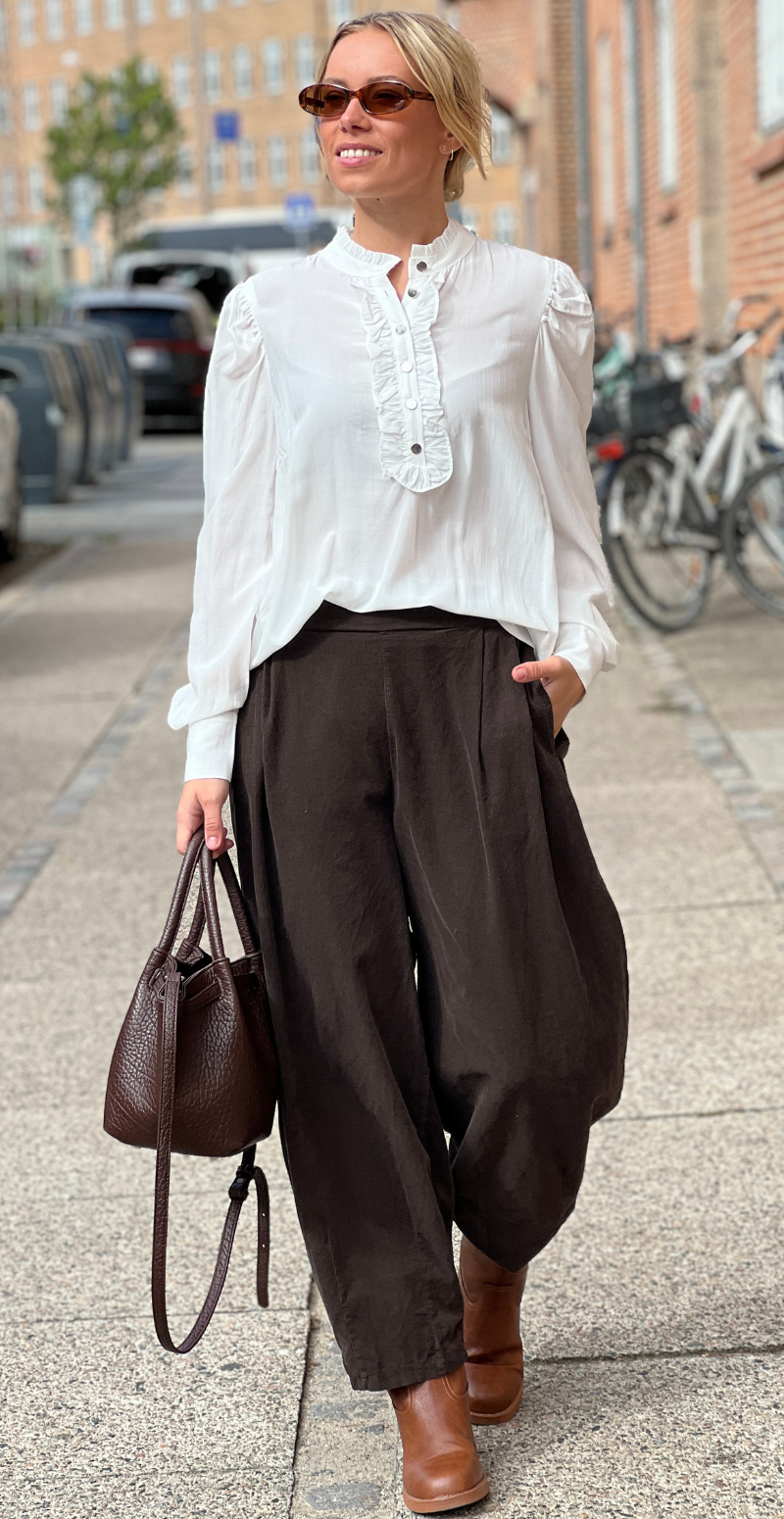 April bluse med flæse off white Freequent