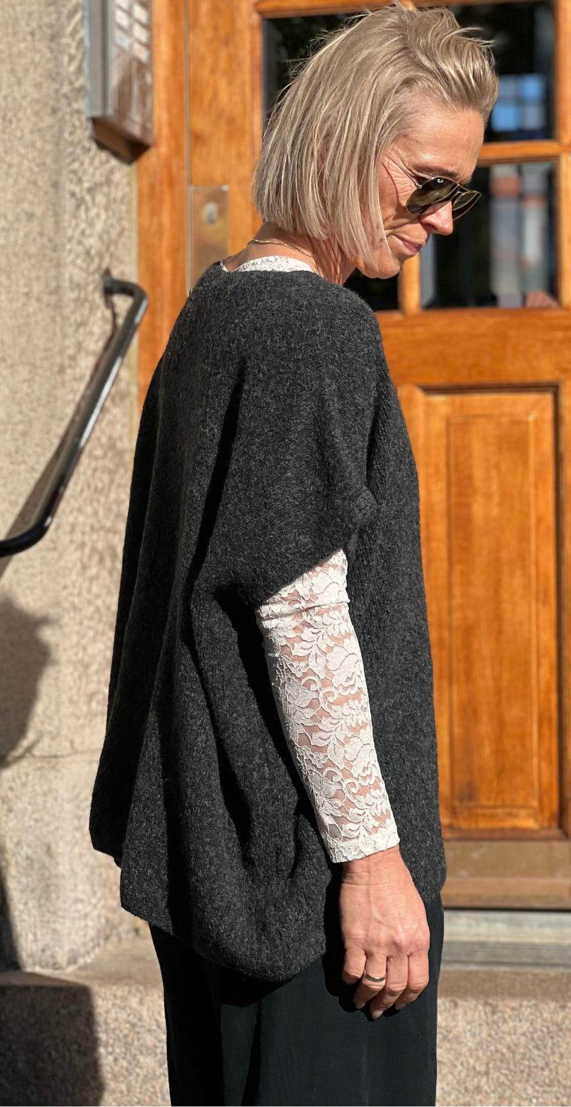 Sigga strikket oversized vest med v-hals sort LikeLondon