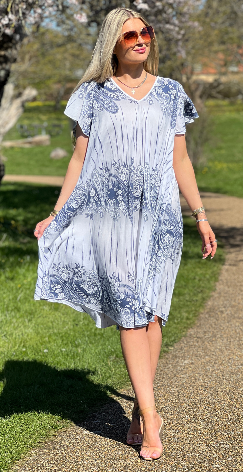 Leonora kortærmet kjole med paisley print hvid LikeLondon