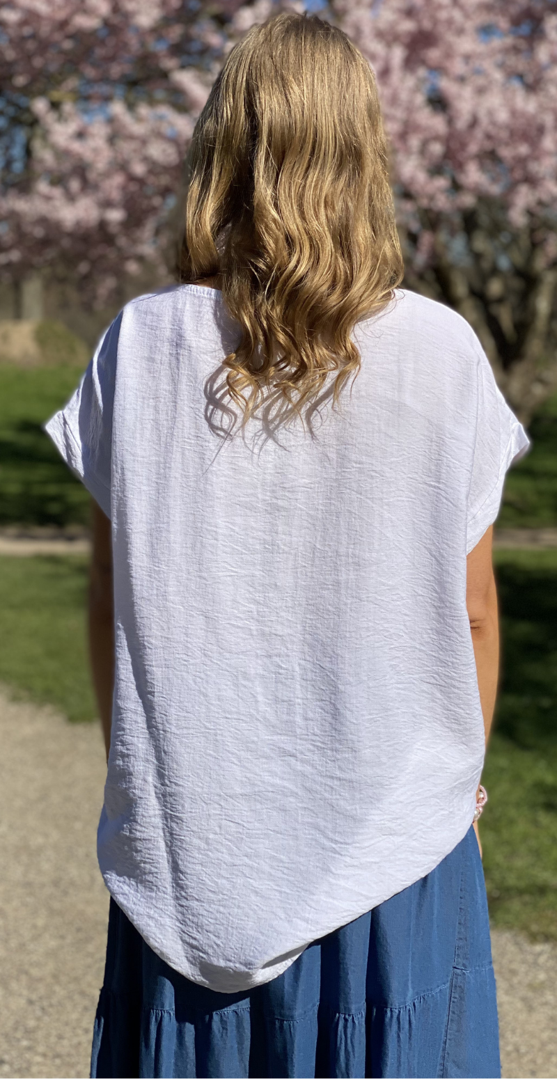 Zrita bluse med korte ærmer og hæklede blomster hvid LikeLondon