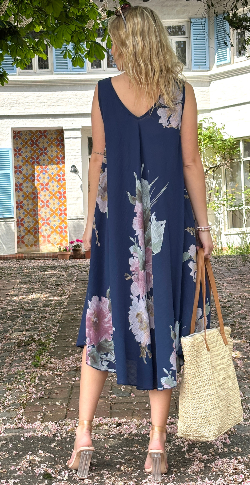 Faye kjole med brede stropper og blomstermotiv navy LikeLondon