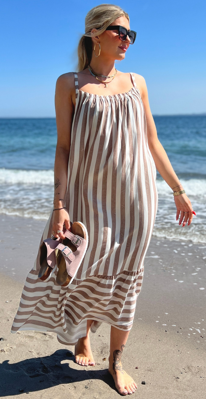 Vera lang stribet kjole med stropper fango LikeLondon