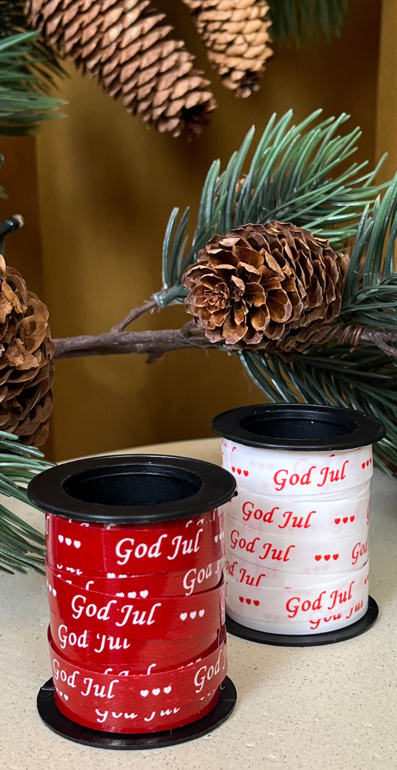 Julegavebånd med hjerter og "God jul" rød