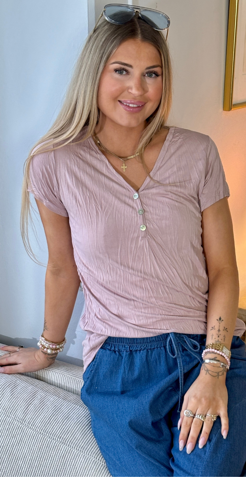Anya bluse med v-hals og knapper gammel rosa LikeLondon