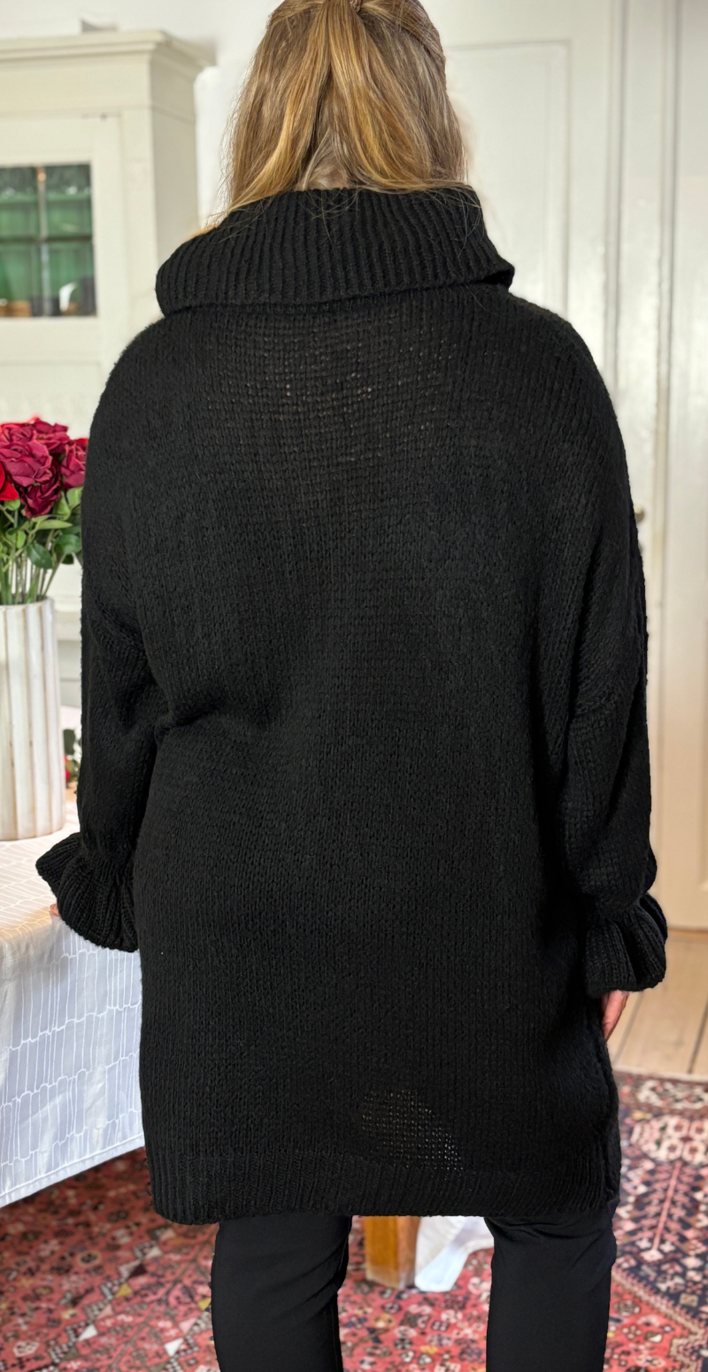 Helga strik lang med flæseærmer og rullekrave sort LikeLondon