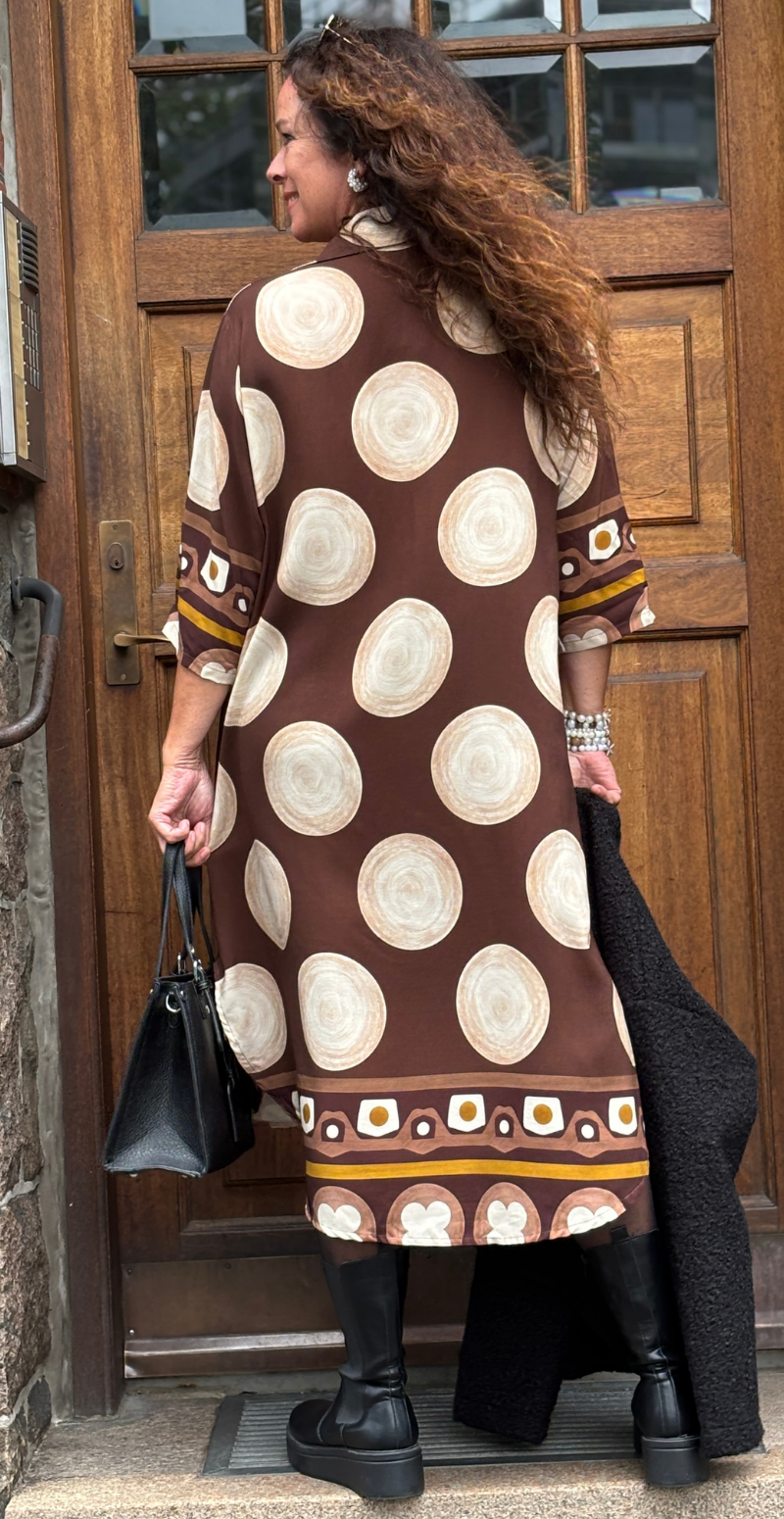 Merle kjole med cirkelmønster brun/creme LikeLondon