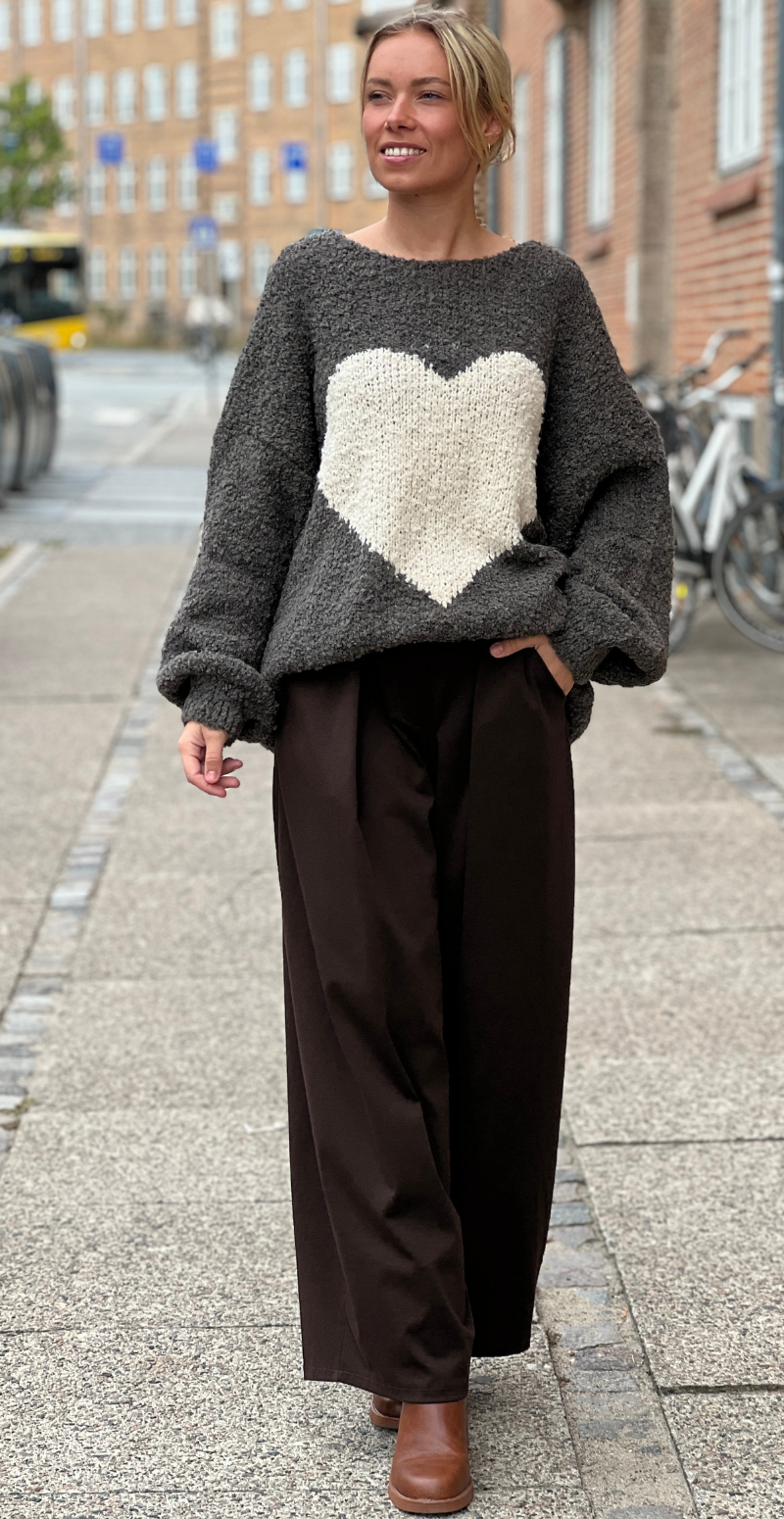 Zennie strik i alpaca med stort hjerte fortil taupe LikeLondon