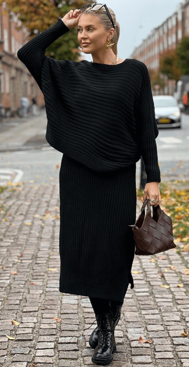 Forudbestil uge 47 Nala sæt med kjole og strik sort LikeLondon