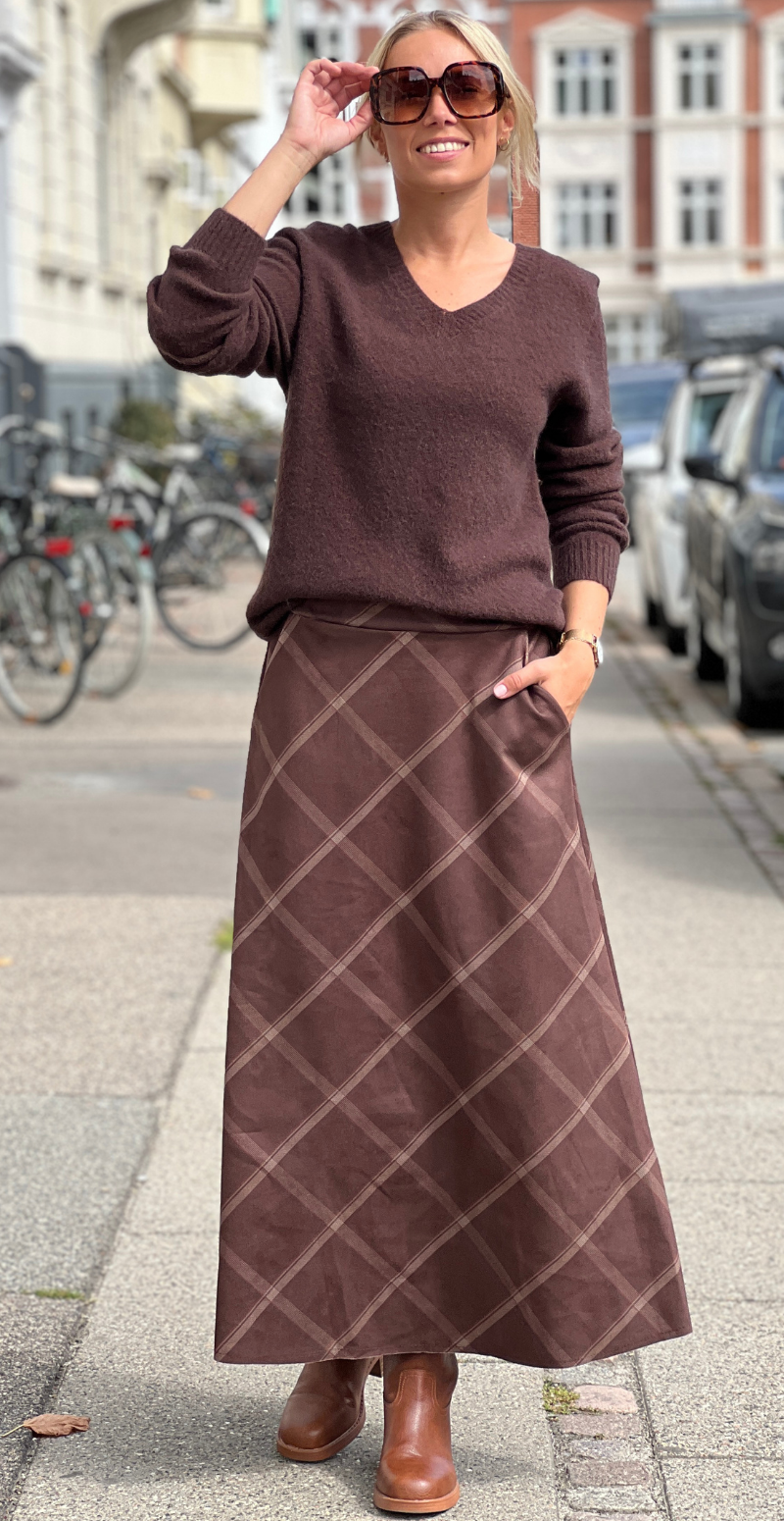 Ludwiga lang ternet nederdel med lommer i ruskind dark brown LikeLondon