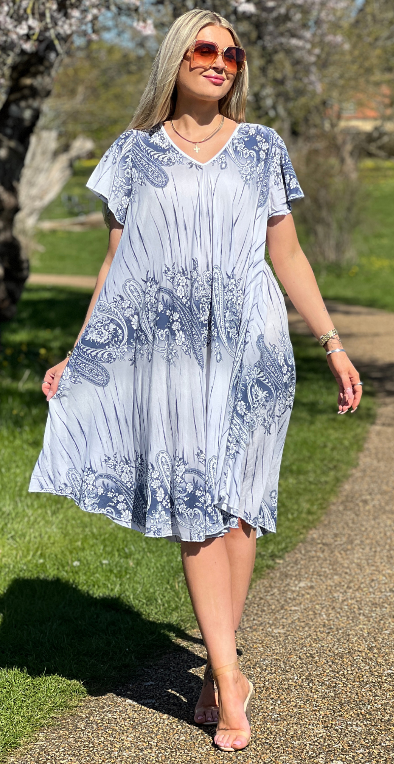 Leonora kortærmet kjole med paisley print hvid LikeLondon