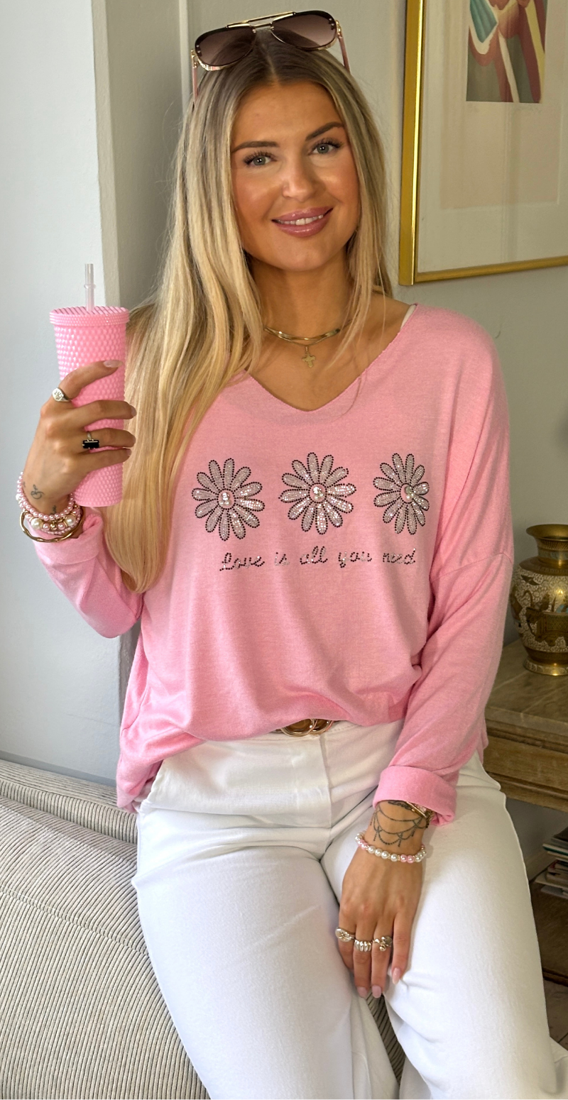 Forudbestil uge 7 Tilda bluse med v-hals og 3 blomster med perler pink LikeLondon