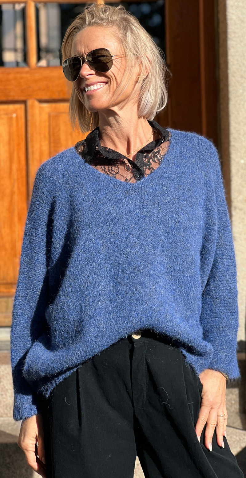 Magda meleret strik med v-hals jeans LikeLondon