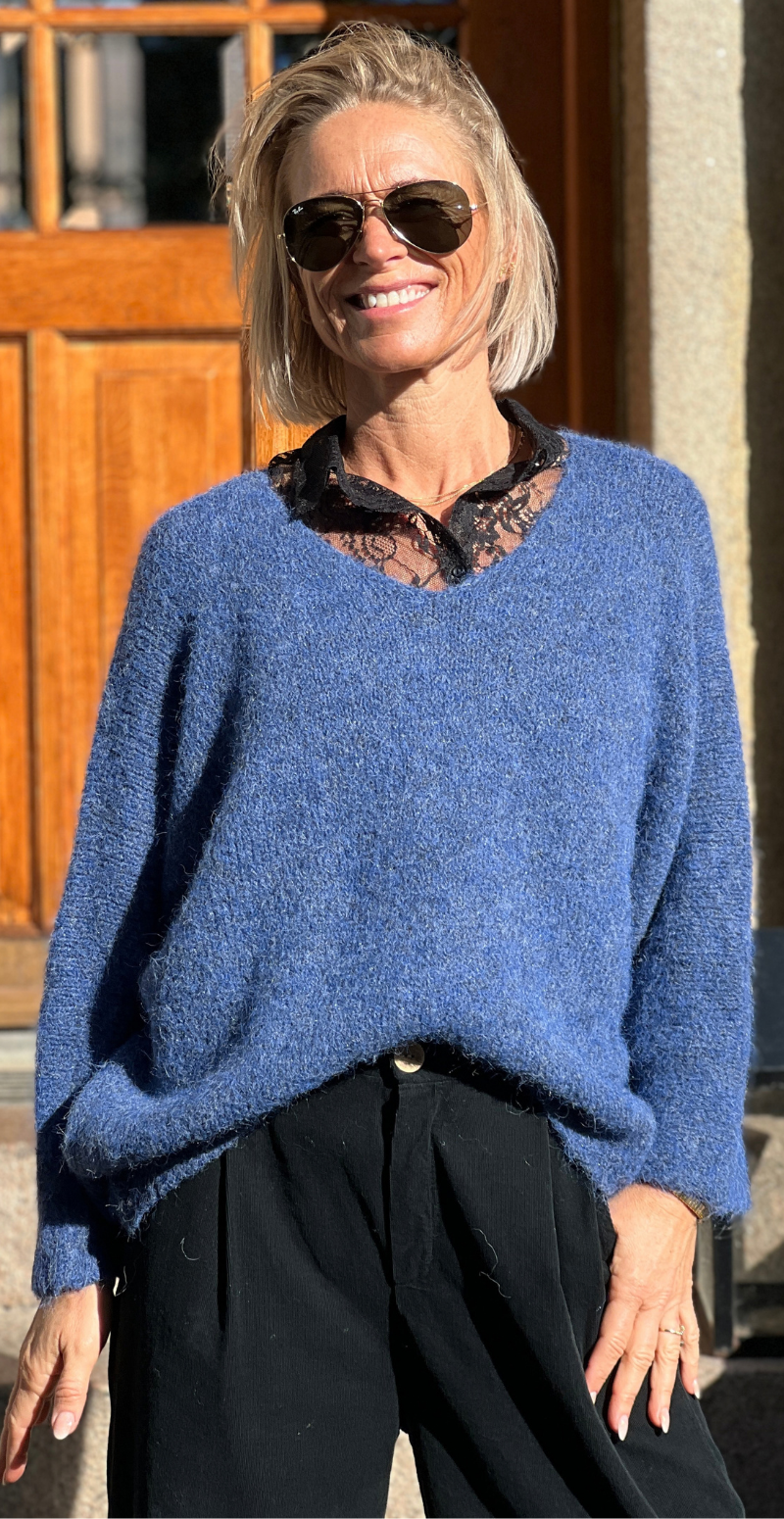 Magda meleret strik med v-hals jeans LikeLondon