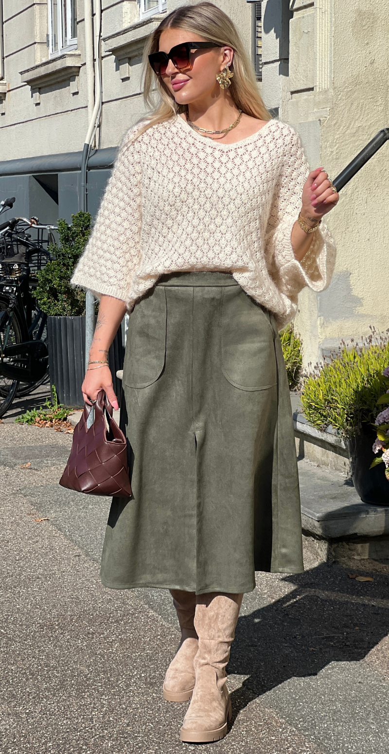 Lucinda lang nederdel i ruskindslook med lommer khaki LikeLondon