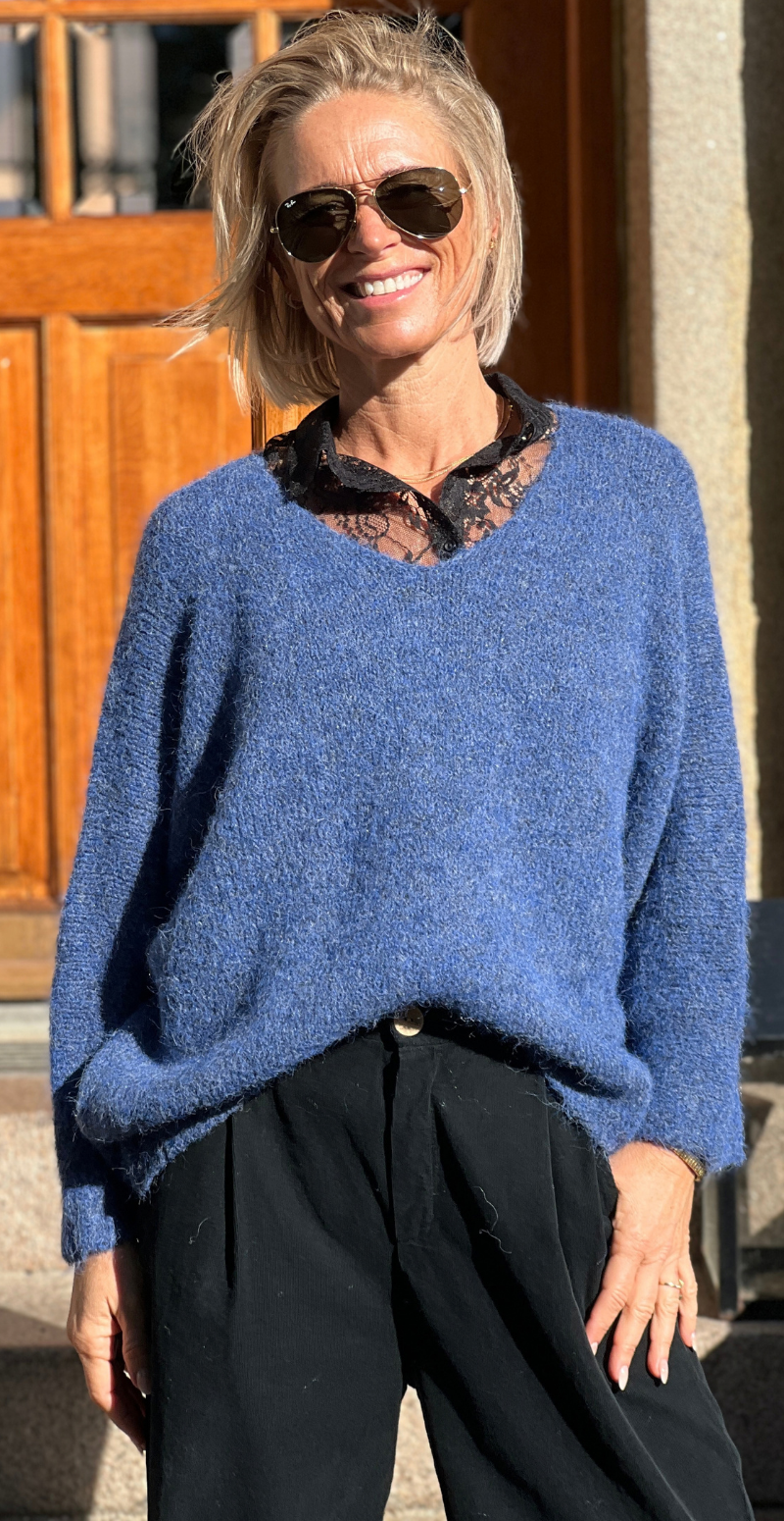 Magda meleret strik med v-hals jeans LikeLondon