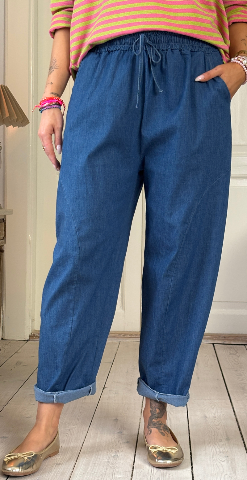 Vally let denim buks med elastik i taljen medium jeans LikeLondon