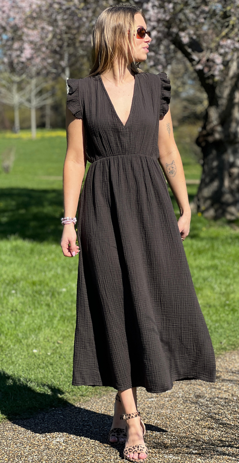 Tamara kjole med flæsekant og bindebånd brun LikeLondon