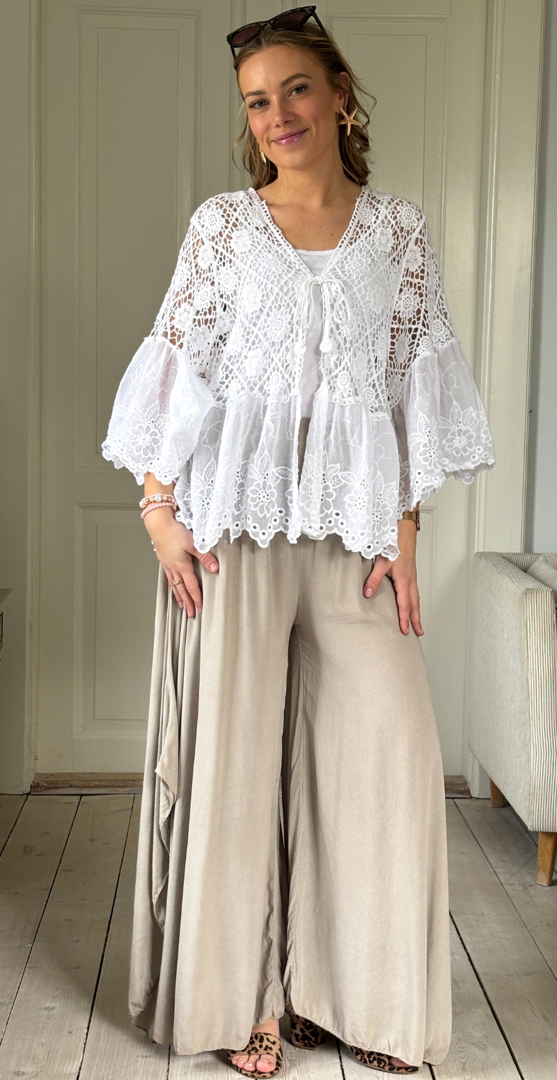 Carma hæklet cardigan med blonder og bindelukning hvid LikeLondon