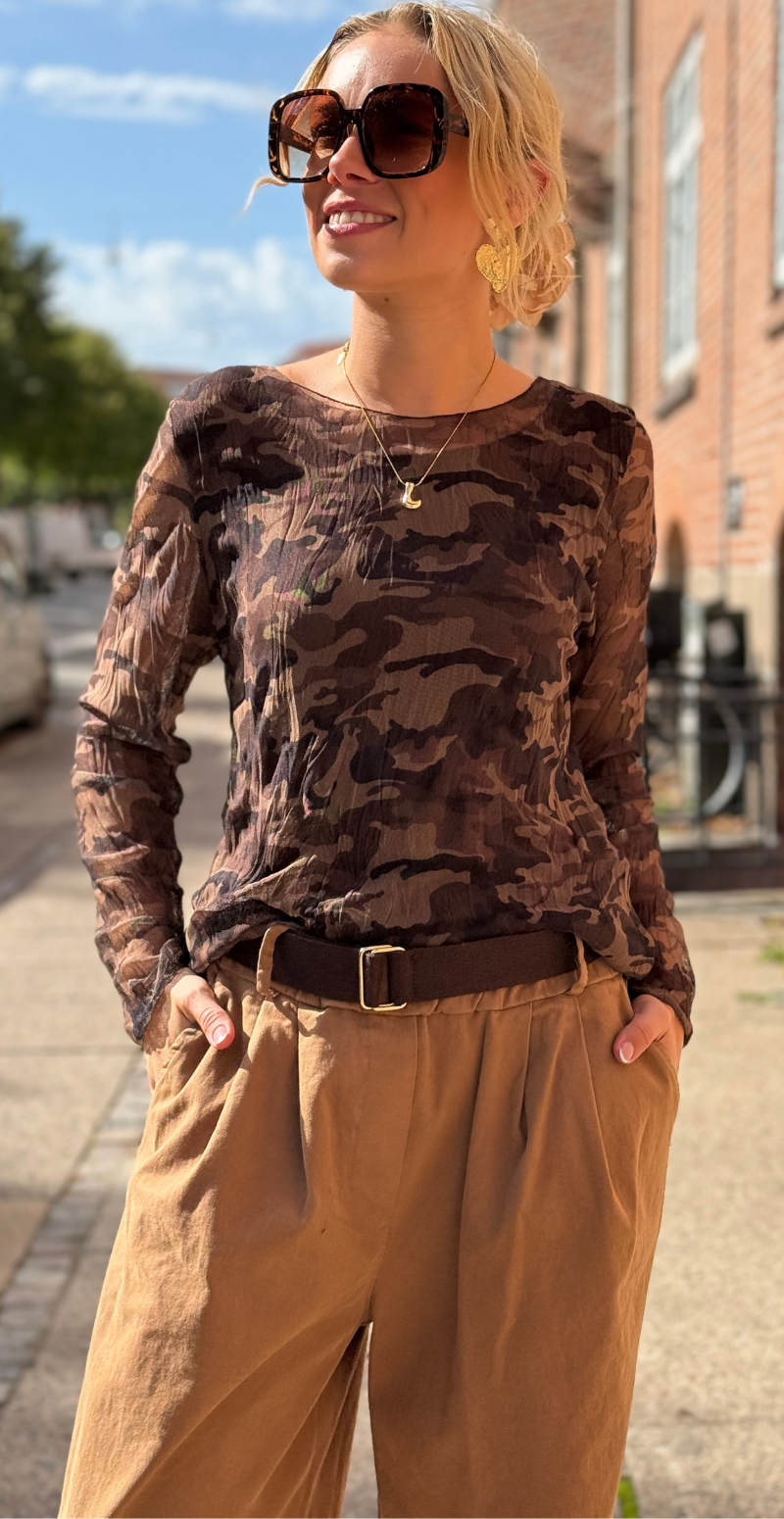 Forudbestil uge 39 Sofie langærmet meshbluse med indertop fango camouflage LikeLondon
