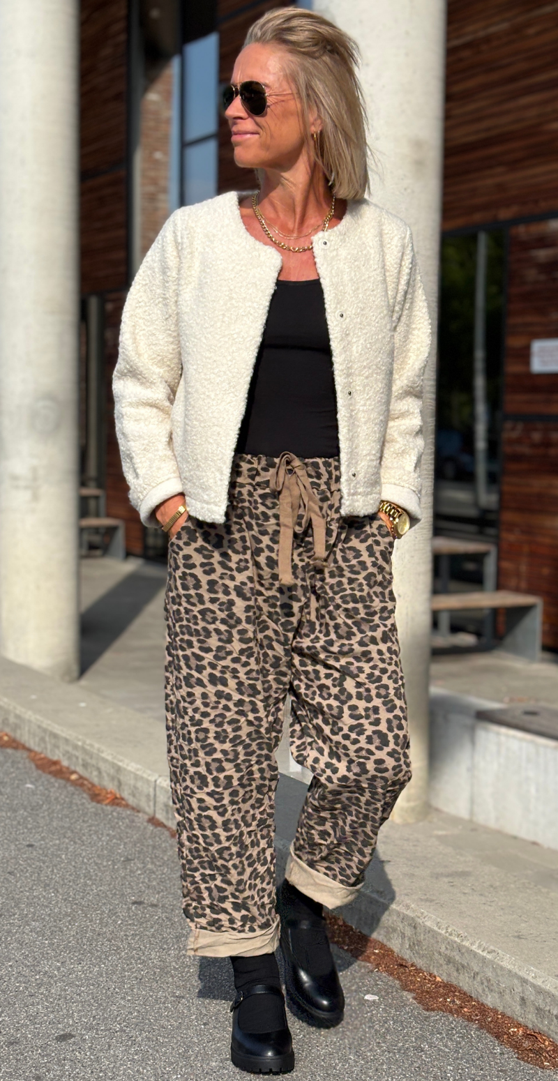 Grith jakke i teddy-look creme LikeLondon