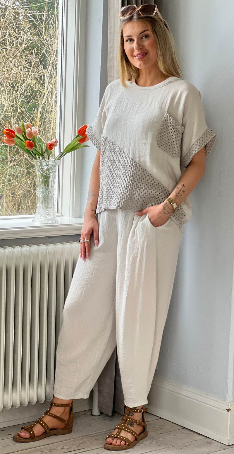 Gladys bluse med kort ærme og hæklede detaljer beige LikeLondon