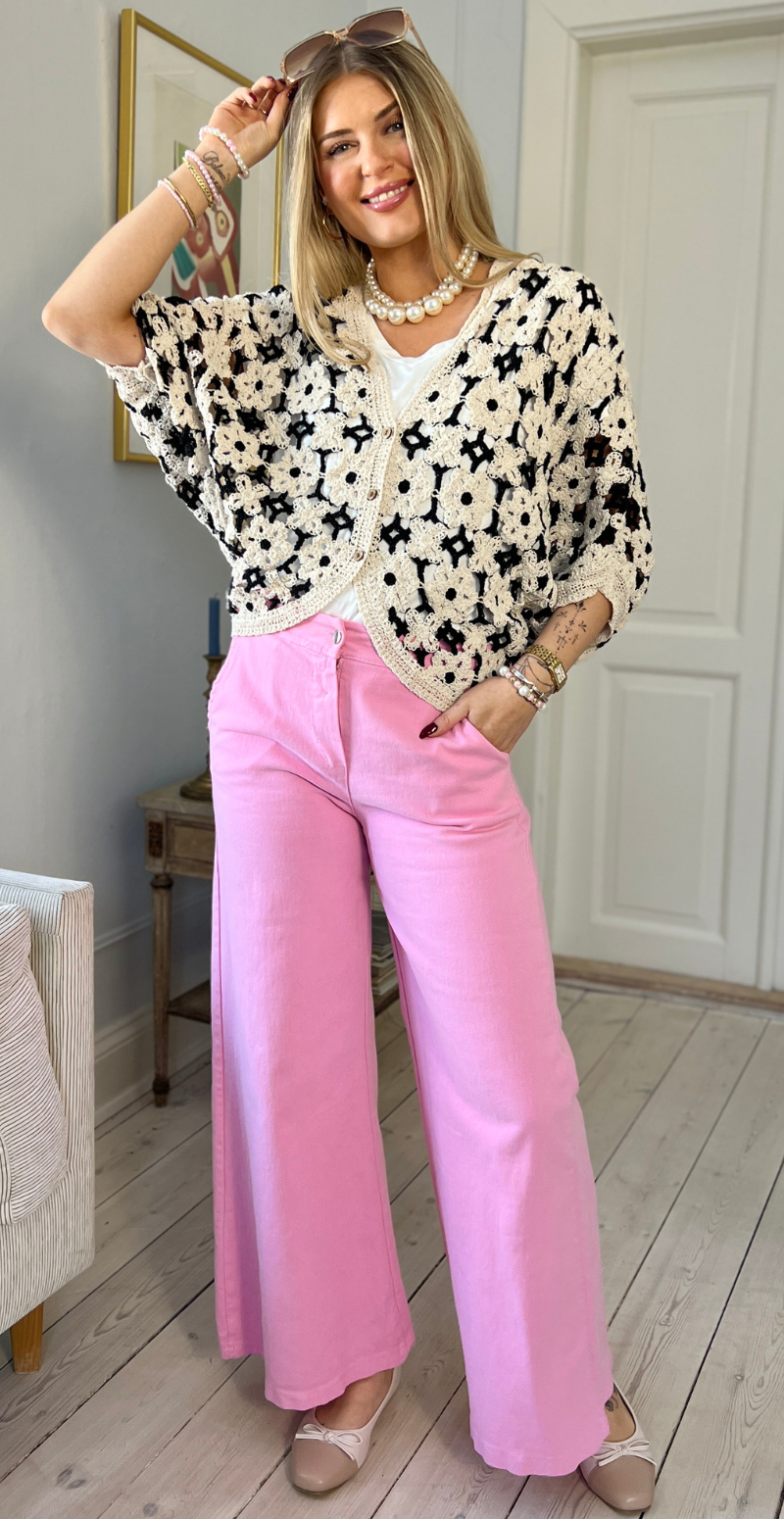 Sama kort cardigan i crochet sort/beige LikeLondon