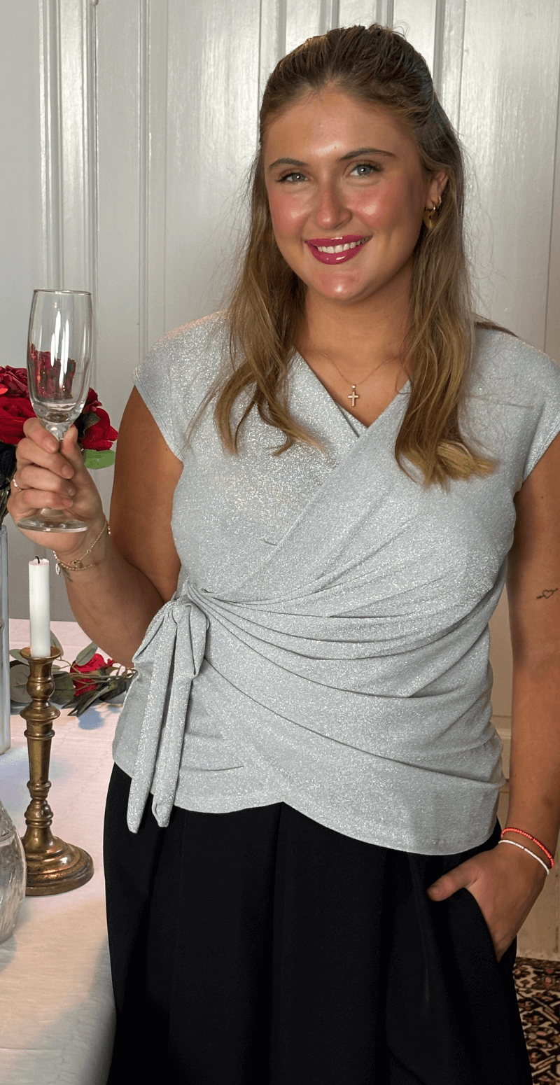 Ninette glimmer top med bindedetalje sølv LikeLondon