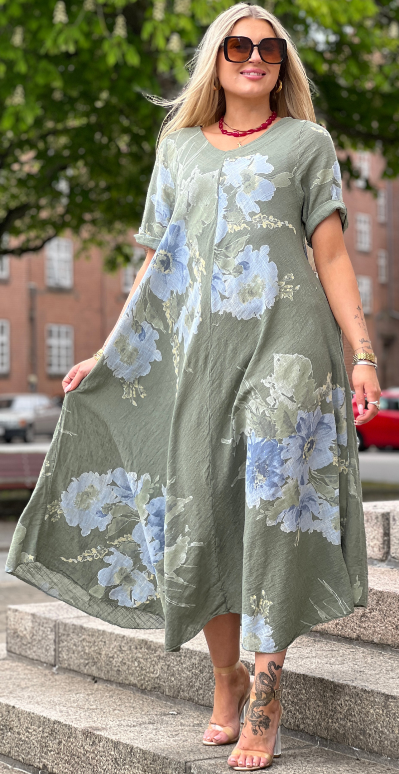 Meri lang kjole med blomsterprint og lommer militare LikeLondon