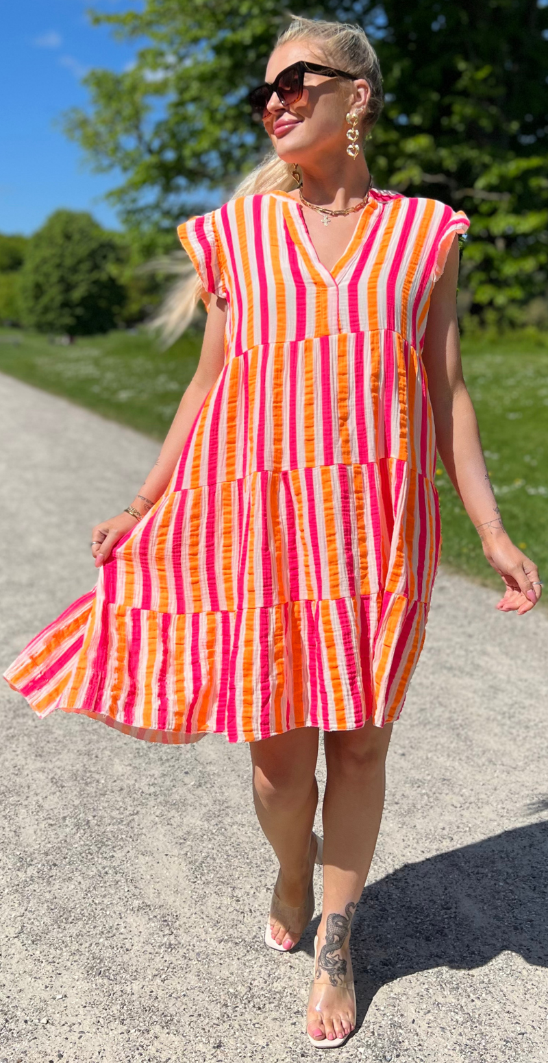 Fransiska kort kjole med peplum og striber hvid LikeLondon