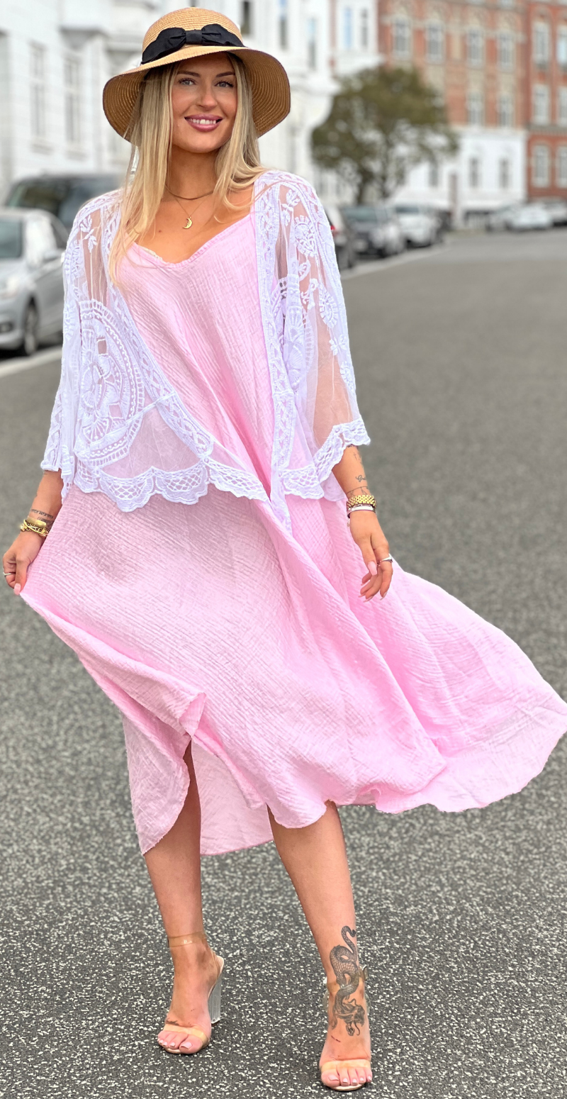 Karine lang vidde kjole med tynde stropper pink LikeLondon