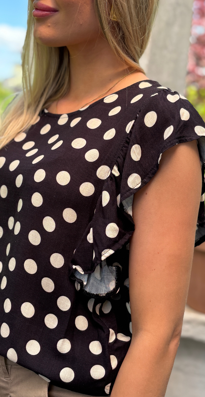 Emmy bluse med prikker og flæseærmer sort LikeLondon