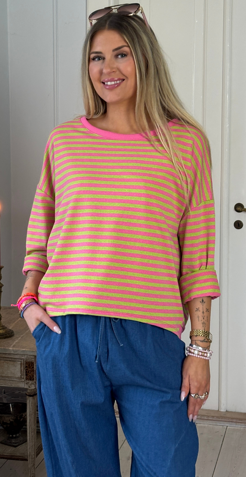 Zenia bluse i oversized pasform med striber grøn/pink LikeLondon