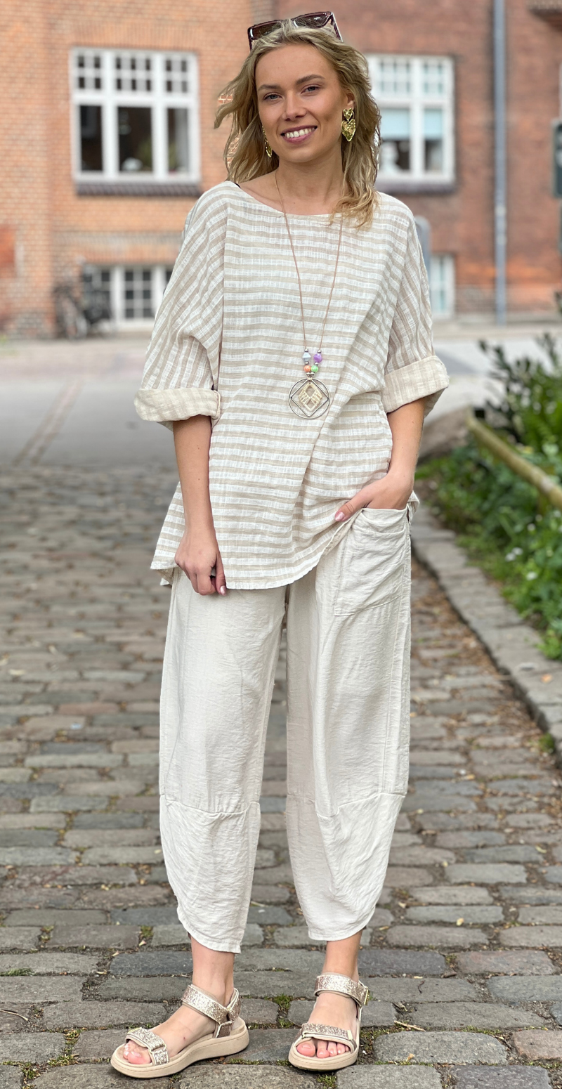 Oline bluse med striber og halskæde beige LikeLondon